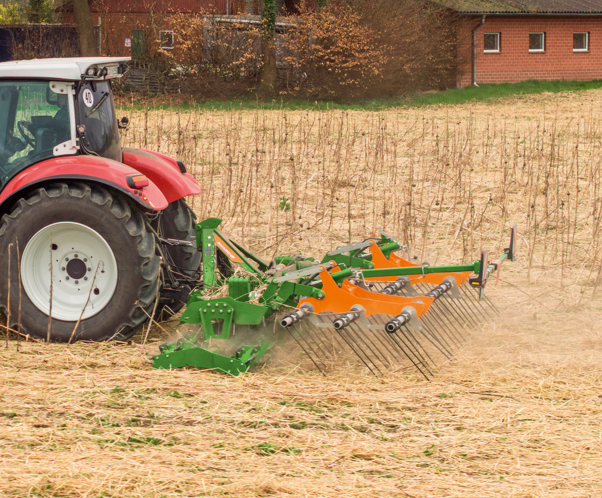 Ultra-shallow soil tillage with the TopCut 6000-2 mounted cutting roller combination for optimum shredding. (© AMAZONE: TopCut6000-2_Steyr_d0_kw_DJI_20250410102628_0157_d1_250811_GO.jpg) TopCut - Teaser