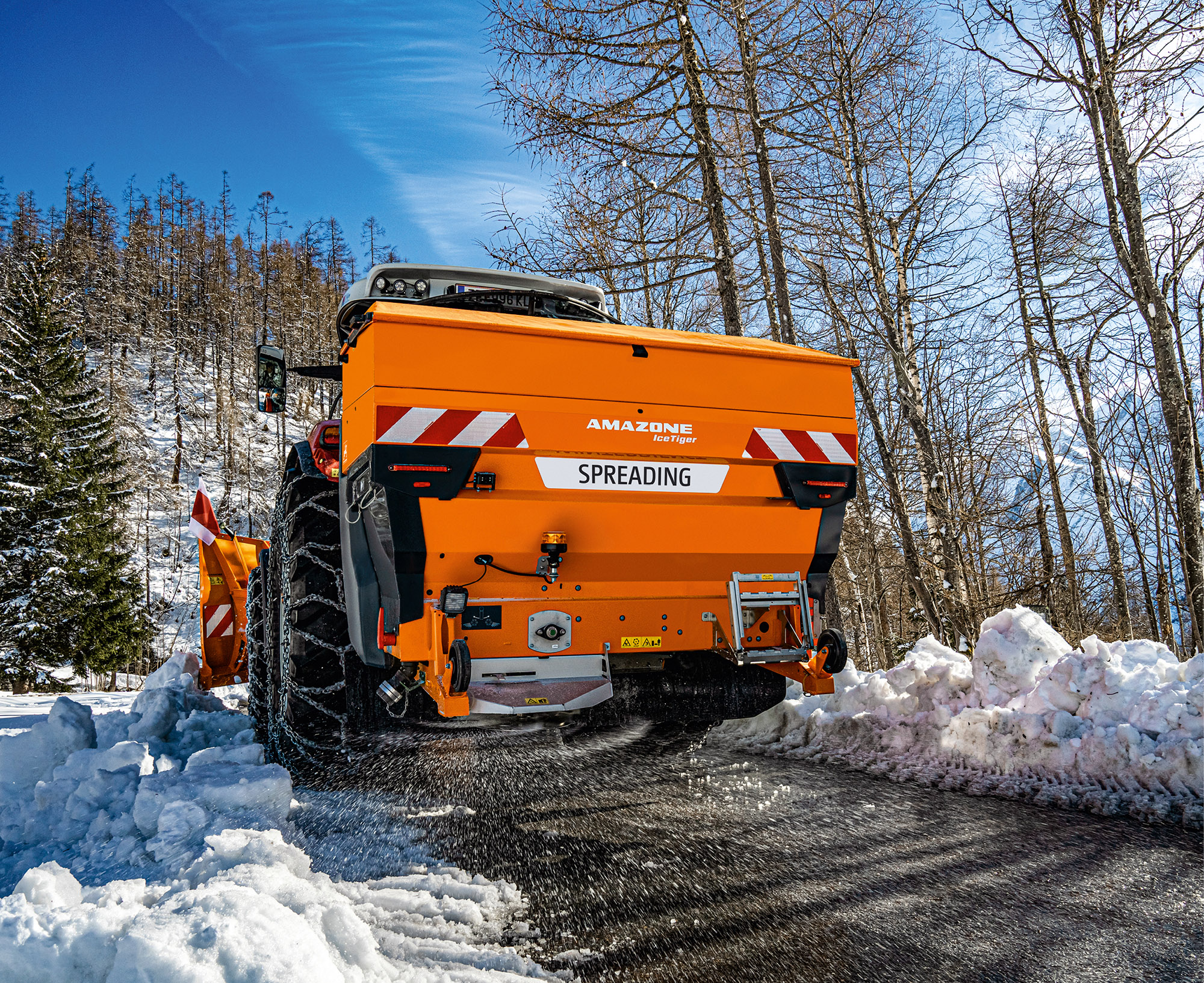 The IceTiger winter application spreader with hopper capacities from 1,000 l to 1,900 l - now also available as IceTiger INOX with stainless steel base hopper (© AMAZONE: IceTiger_Steyr-Schild_dx_db_DSC02943_d0_de_20240916_GO_en.jpg) IceTiger INOX - Teaser
